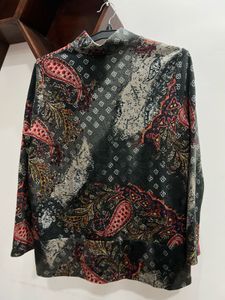 Black royal Print Turtleneck Top