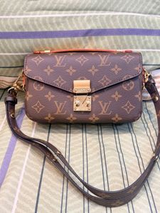 Authentic  Louis Vuitton  Metis East West