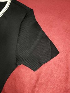 Black &amp; White V-Neck Top