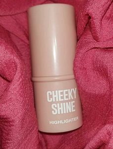 Cheeky Shine Highlighter