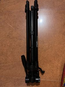 DIGITEK Tripod