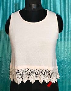 🎁Buy 2 Get 1 Free🎁Size S/M Lace white crop top