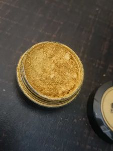Shimmery Golden EYESHADOW