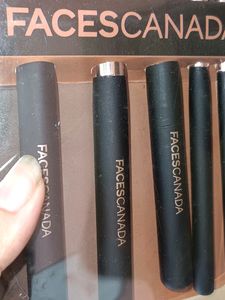 Faces Canada Brush Set