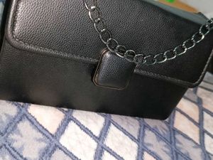 Chic Black Crossbody/sling Bag