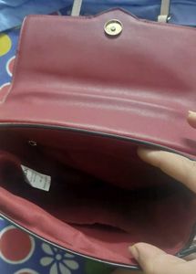 Beautiful Hand Bag In crocodile Leather