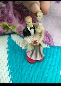 Gift Show Piece Couple Statue