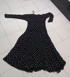 A Beautiful Black 🖤 Gown In Good Quality  Like Ne