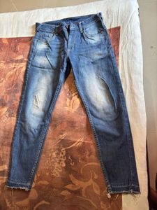 Stylish Blue Denim Jeans(Tapered Crop)