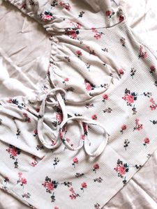 White Floral Crop Top 💖🎀