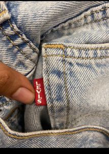 Levis Straight Fit Jean