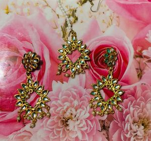 7 Set Gold-toned Earrings &amp; Maang Tikka