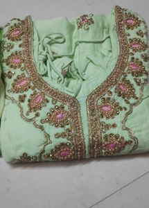 Pakisthani Embroidered Kurta Set