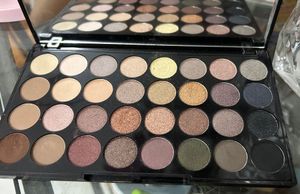 Swiss Beauty 32 Color Forever Eyeshadows Palette