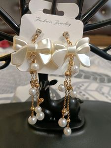 Sheron bow dangling earing