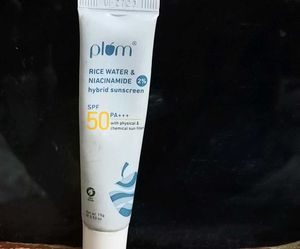 Plum Sunscreen SPF 50 Niacinamide