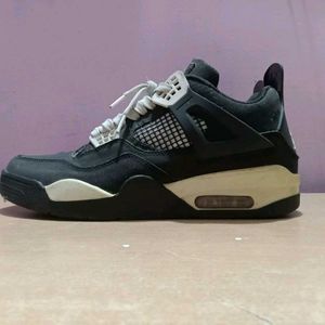 Air Jordan 4 Retro White Thunder ⚡