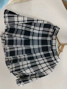 Black And White Skirtt