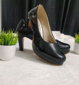 🖤 Black High Belly Heels 🖤