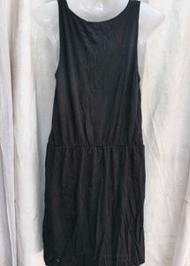 12221. Black Sleeveless Dress