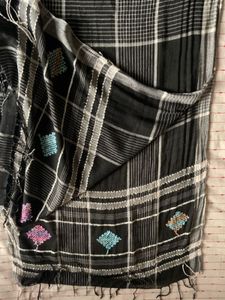 Black &amp; White Checkered Pattern Handwoven Stole