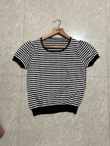 Black And White Lining T Shirt For Women’s