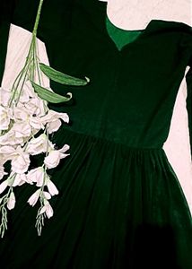 Elegant Green Naira Cut
