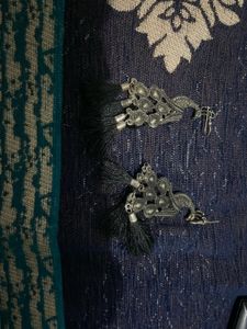 2 sets of earings and 1 eye shadow palette combo