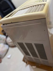 WINDOW AIR CONDITIONER