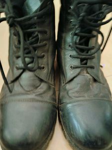 Mens Boots Size 10, Sparingly Used