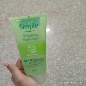 Simple Refreshing Facial Wash