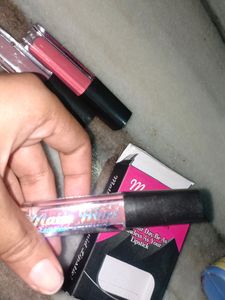 Set Of 4 Nude Lipstick + Freebie