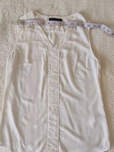 Sleeveless White Top Banana republic