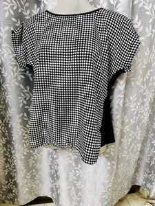Black & White Top Available On Coins