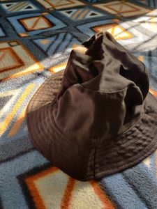 Black bucket hat