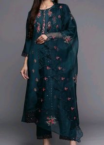 Pakistani  Embroidery Kurti  Set