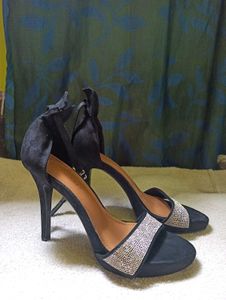 Black Model-Pencil Heel