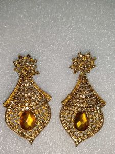 Elegant Gold Toned Drop Earrings and Maang Tika