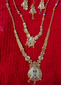 Stunning Gold Tone Jewelry Set