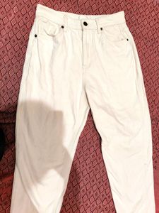 It's a Creamish White Jeans