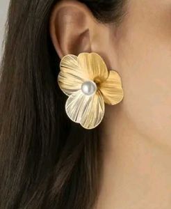 Golden Flower Pearl Earrings