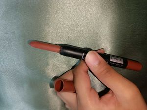Kiss Matte &amp; Lakyou Lipstick