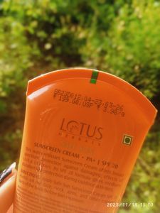 LOTUS HERBALS SAFE SUN ✨