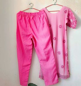 Very Beautiful chicken Kari Kurti With Pant