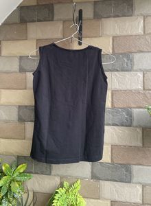 Black Fitted Top- New