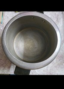 5 Litres Hawkins Pressure Cooker