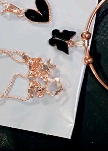 Very Beautiful Small Jewellery Set