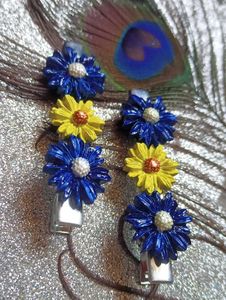 Blue floral hairclip