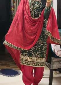 Green Embroidered Kurta Set Fix price 1500
