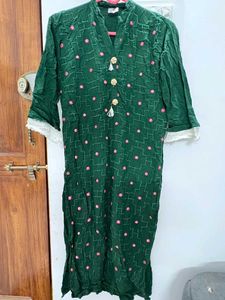 Elegant Green Embroidered Kurta